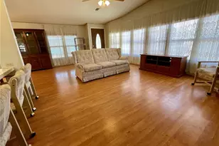 35935 Tanda Cir, Zephyrhills, FL 33541 - Photo 7