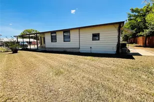 35935 Tanda Cir, Zephyrhills, FL 33541 - Photo 5