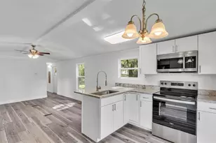 5242 Shadyglen Dr, Lakeland, FL 33810 - Photo 3