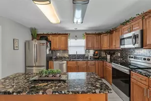6929 Bently Dr, Lakeland, FL 33809 - Photo 9
