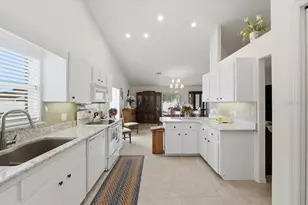 6845 Shimmering Dr, Lakeland, FL 33813 - Photo 9