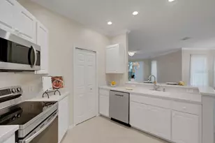 684 Grasslands Village Cir, Lakeland, FL 33803 - Photo 9