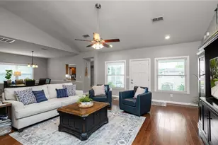 5525 Club Hill E, Lakeland, FL 33813 - Photo 11