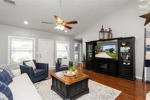 5525 Club Hill E, Lakeland, FL 33813 - Photo 9
