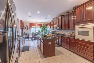 915 Hickory Fork Dr, Seffner, FL 33584 - Photo 11