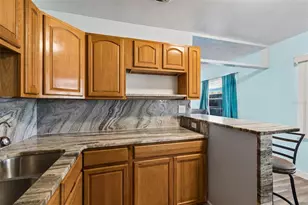 1038 Canal Dr W, Lakeland, FL 33801 - Photo 7