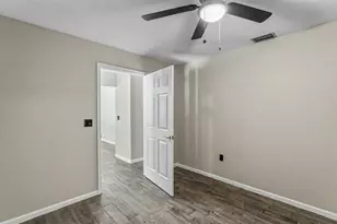 4605 Valley View Dr E, Lakeland, FL 33813 - Photo 5