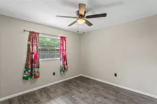 4605 Valley View Dr E, Lakeland, FL 33813 - Photo 9