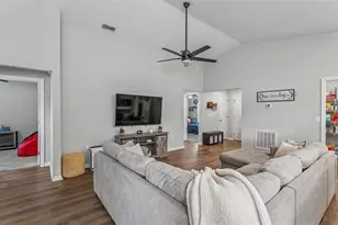 2025 Harvest Landing Cir, Lakeland, FL 33810 - Photo 9