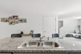 1211 Tahitian Sunrise Dr, Plant City, FL 33565 - Photo 15