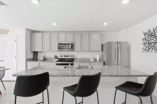 1211 Tahitian Sunrise Dr, Plant City, FL 33565 - Photo 5
