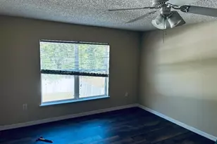 5662 Oakwood Knoll Dr, Lakeland, FL 33811 - Photo 7
