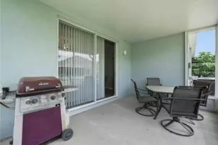 6936 Surrey Oak Dr, Apollo Beach, FL 33572 - Photo 21