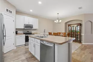 6936 Surrey Oak Dr, Apollo Beach, FL 33572 - Photo 9