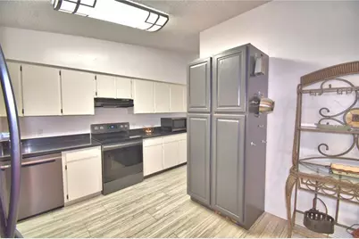 4853 Colonnades Circle E, Lakeland, FL 33811 - Photo 13