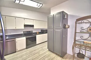 4853 Colonnades Circle E, Lakeland, FL 33811 - Photo 13