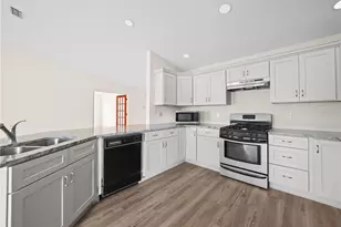 6341 Silver Lakes Dr W, Lakeland, FL 33810 - Photo 9