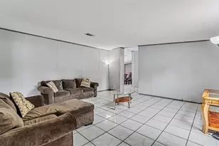 4736 Walnut Cir S, Lakeland, FL 33810 - Photo 5