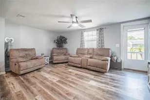 729 E Lake Ave, Eagle Lake, FL 33839 - Photo 13
