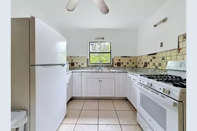 6330 Emerson Avenue S, Saint Petersburg, FL 33707 - Photo 13