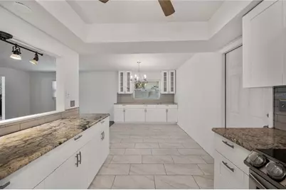 528 S Larry Circle, Brandon, FL 33511 - Photo 13