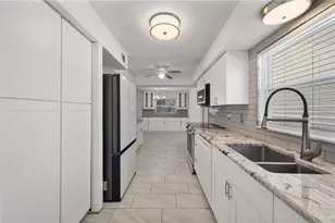 528 S Larry Cir, Brandon, FL 33511 - Photo 11