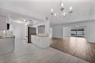 528 S Larry Cir, Brandon, FL 33511 - Photo 9