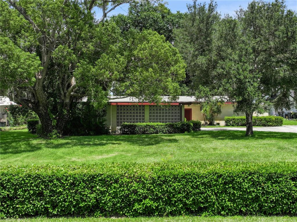 1210 W Lake Hamilton Dr - 1210 W Lake Hamilton Dr, Winter Haven, FL 33881 Luxury Property | Jose Angel Pina