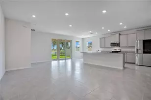 3504 Crescent Peak Wy, Plant City, FL 33565 - Photo 9