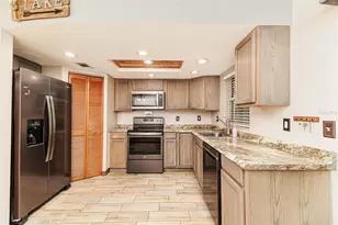 1920 E Edgewood Dr, Lakeland, FL 33803 - Photo 3
