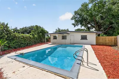 1303 NE Stately Oaks Drive NW, Winter Haven, FL 33881 - Photo 7