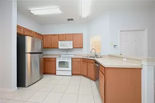 4219 Winding Vine Dr, Lakeland, FL 33812 - Photo 3