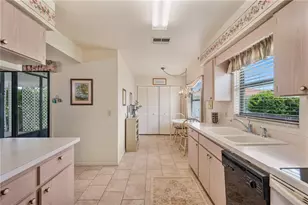 4918 Pleasant Hollow Trail, Lakeland, FL 33811 - Photo 5