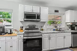 1309 Cinnamon Way W, Lakeland, FL 33801 - Photo 11