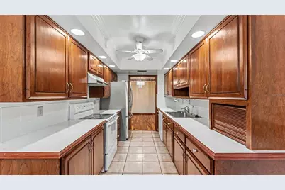 633 Victoria Square Lane, Lakeland, FL 33813 - Photo 9