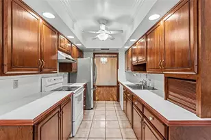633 Victoria Square Ln, Lakeland, FL 33813 - Photo 9