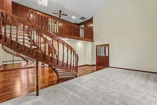 633 Victoria Square Ln, Lakeland, FL 33813 - Photo 3