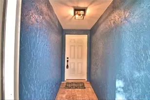 7504 Willow Wisp Dr E, Lakeland, FL 33810 - Photo 3
