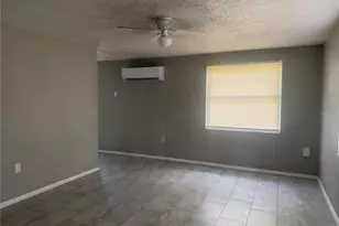 1004 W McLendon St, Plant City, FL 33563 - Photo 5