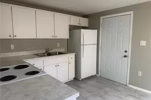 1004 W McLendon St, Plant City, FL 33563 - Photo 3