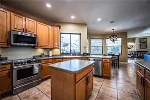 2205 Chesterfield Cir, Lakeland, FL 33813 - Photo 5