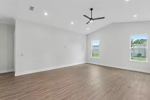 5367 Clubhouse Hills Ln, Lakeland, FL 33812 - Photo 5