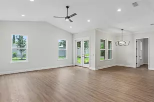 5367 Clubhouse Hills Ln, Lakeland, FL 33812 - Photo 3