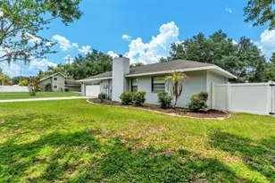 2208 Groveglen Cir, Lakeland, FL 33812 - Photo 3