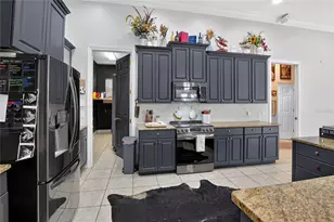 2325 Chesterfield Cir, Lakeland, FL 33813 - Photo 7