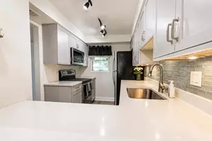 2117 Lakewood Club Dr S, Saint Petersburg, FL 33712 - Photo 19