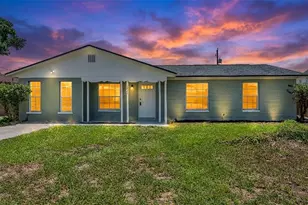 1726 Cordova Cir W, Lakeland, FL 33801 - Photo 1