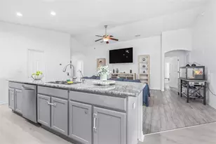 2037 Charleston Ln, Bartow, FL 33830 - Photo 9