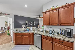 1053 Krenson Woods Rd, Lakeland, FL 33813 - Photo 9