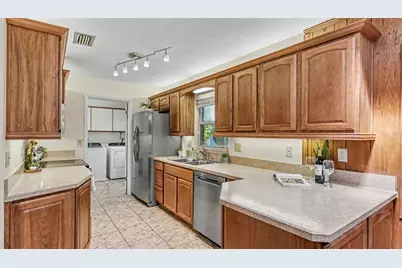 1640 Bayou Circle, Lakeland, FL 33803 - Photo 9